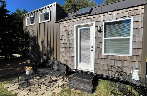 Franklin House | New Tiny Home on beautiful horse property! Just 20 miles from Nashville!