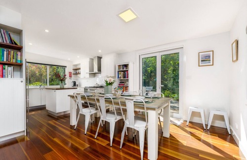 Pialligo Apartment | New to VRBO: Garden Precinct 3BR, Walking distance to Airport