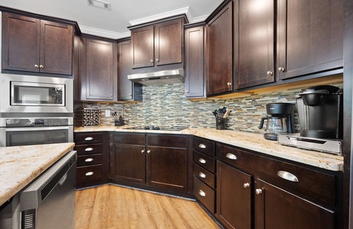 Tyrone House | New Townhome On Private Wooded Lot. Convenient To Atlanta, Pinewood Studios