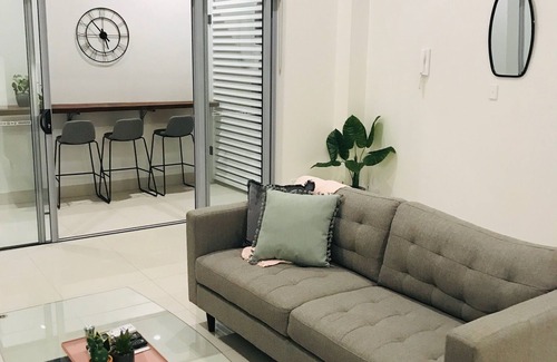 Wooloowin House | New Townhouse + Great Spot + Free Wifi & Coffee