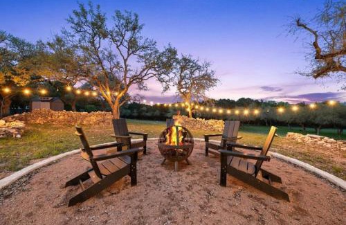 Wimberley House | NEW Treehouse at Link Lane 2 Acres w Hot Tub