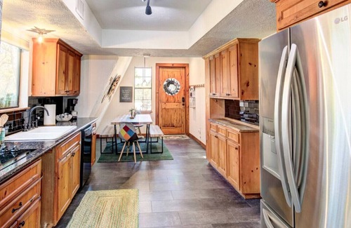 Wimberley House | NEW Treehouse at Link Lane 2 Acres w Hot Tub