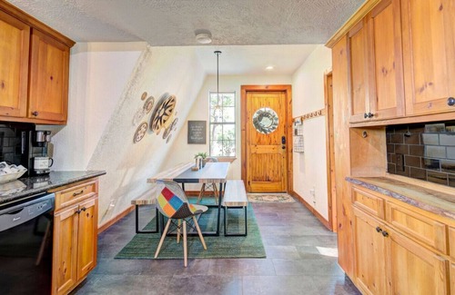 Wimberley House | NEW Treehouse at Link Lane 2 Acres w Hot Tub