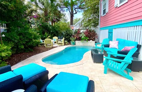 Tybee Island Cottage | NEW! Tybee’s Happy Glamper: POOL + FREE Bikes & Golf Cart + Stroll to Beach