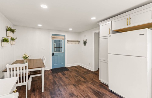 Port Washington Apartment | NEW Unique Design Fully Loaded Kitchen