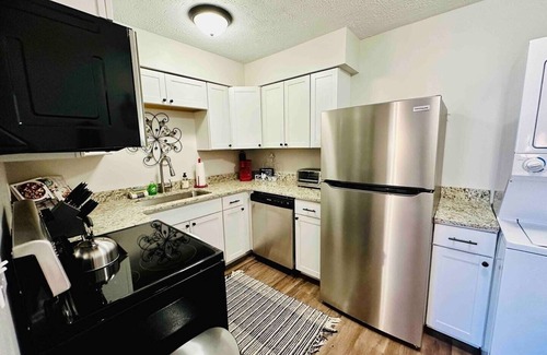 Danville Apartment | ! NEW Unit 20, Downtown Condo, 2br/1ba walking distance to Centre college