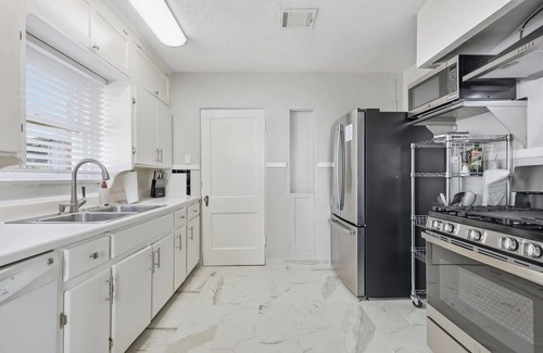 Park Cities House | New! University Park | SMU Campus 1 block2nd FL