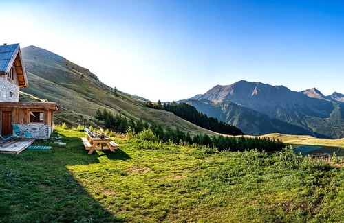 Orcieres Ski Chalet | NEW: unusual and eco-responsible alpine chalet!