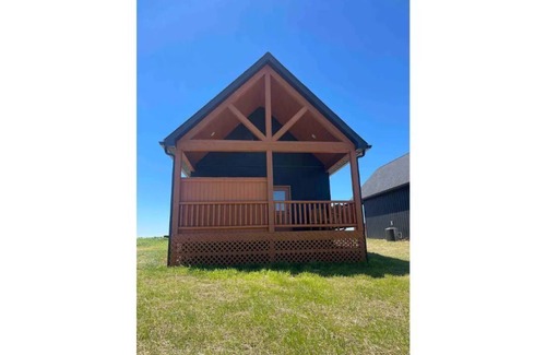 Harrodsburg Villa | New Villa On the Bourbon Trail with HOT TUB-3