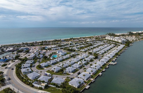 Englewood Villa | NEW VRBO! BEACH PARADISE! 2BDS/2BTH,Community Pool, WALKING DISTANCE TO BEACH!