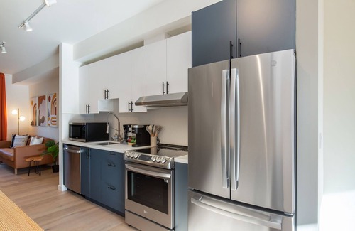 Minor House | *New* Walk to CapHill 4B4B w/EV 6 Beds Sleeps 12