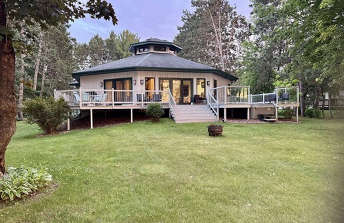 Necedah House | New Waterfront Listing- Castle Rock Lake, Hot Tub, Sand Beach, Central Wisconsin