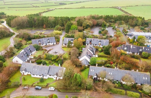 St Wenn Cottage | New with special offers-Sunflower Cottage, sleeps 6 + dogs + use of facilities n