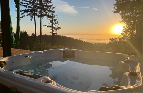 Redwood City House | NEW! Woodside Retreat: Gorgeous Views & Hot Tub