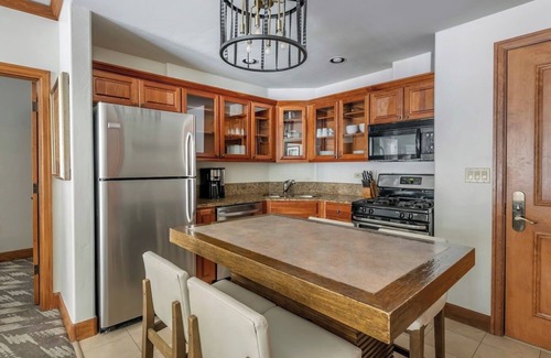 Peak 9 Condo | New Year's Ski Week, 2BR/2BA, Valdoro Mountain Lodge, Breckenridge, Colorado