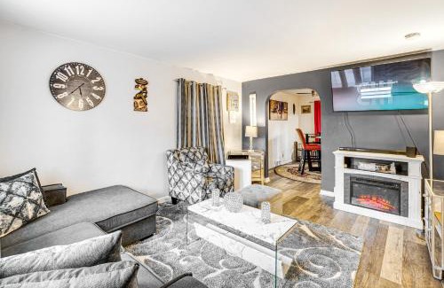 Vauxhall House | Newark Home with Deck and Fire Pit, 16 Mi to NYC!