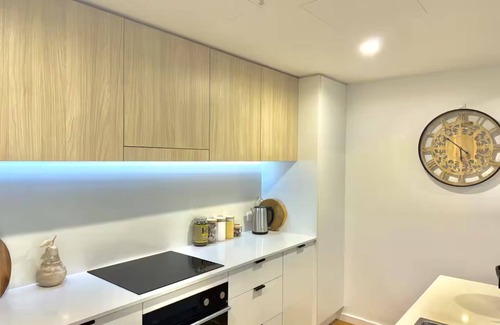 Wickham Apartment | Newcastle Harbour View Apartment, 2 Bed, 2 Bath, Free Parking