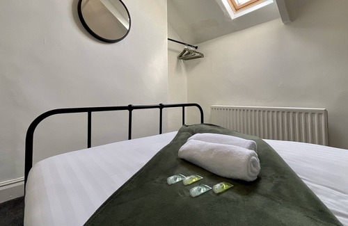 Newcastle-upon-Tyne Apartment | Newcastle | Restful and Spacious Urban Getaway