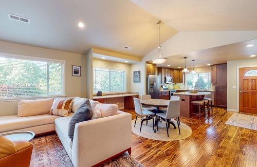 Sandpoint House | Newer home with private hot tub, great back patio, fireplace & AC - near skiing