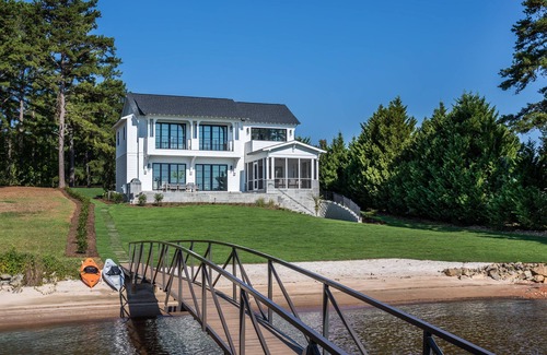 Seneca House | Newer Lake Keowee Cottage - the best luxury rental on the lake