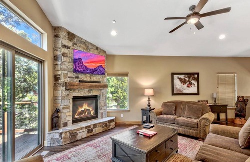 Tahoe Paradise Cabin | Newer Mountain Home! Hot Tub! Foosball! Soaking Tub! Bunk Beds!