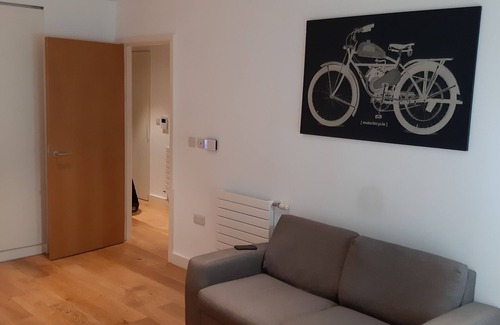 Canning Town Apartment | Newham - Apartment - Sleeps 2 - Great Location