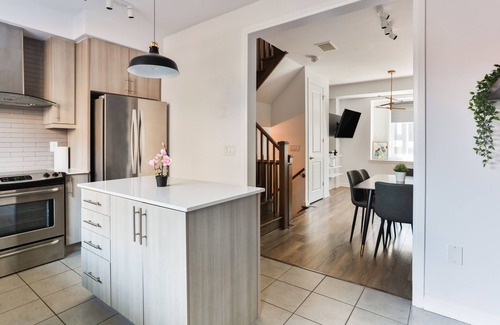 Downsview House | Newly 03 bedroom townhouse in Toronto