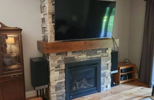 Inverhuron Cottage | Newly Built 3 Bedroom Cottage, Steps to the Beach