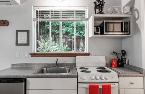 Crescent City Cabin | Newly built deluxe cabins, in a private redwood setting near the Smith River