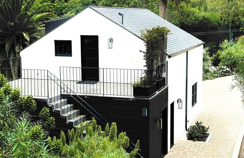 Upper Riviera Apartment | Newly built designer guesthouse nestled in Santa Barbara’s Sycamore Canyon.