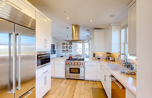 Old Town House | Newly built luxury home with hot tub, firepit & ideal central location