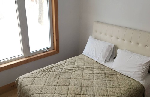 Grand Bend House | Newly built- Minutes from Beach and Pinery- Access to Outdoor Pool and Pinery