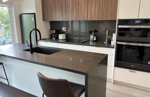 Leslieville House | Newly built modern3BR - 2 bath loft with Terrace and parking close to beach