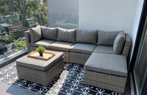 Leslieville House | Newly built modern3BR - 2 bath loft with Terrace and parking close to beach