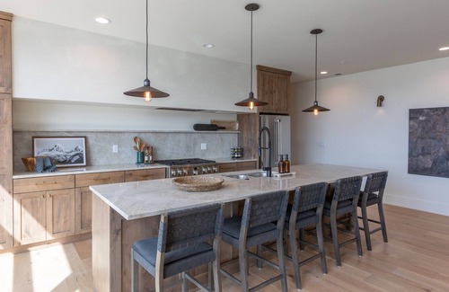 Driggs Condo | *Newly Built* South Teton at The Basin Luxury Suites ⁓ Downtown Driggs ⁓ Hot Tub