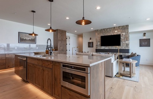 Driggs Condo | *Newly Built* Teewinot at The Basin Luxury Suites ⁓ Hot Tub ⁓ In Downtown Driggs