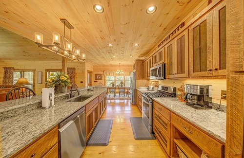 Talking Rock Cabin | Newly Built, Waterfront Lodge on Talona Creek with Game Room, Home Theater, WiFi