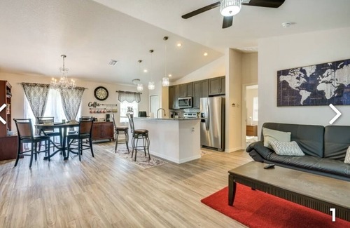 Inverness House | Newly built well kept peacefulneighborhood king size bed 2 car garage fireplace