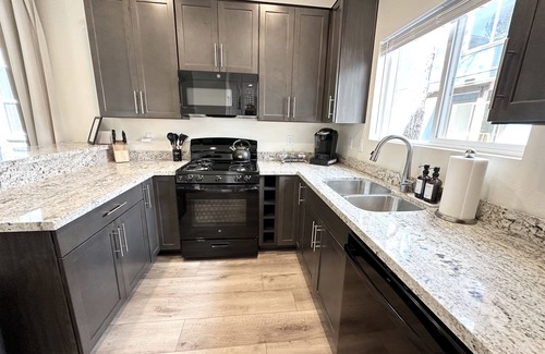Flagstaff House | Newly Constructed 2 BR Bungalow in the Pines w/Cozy Fireplace -Central Location