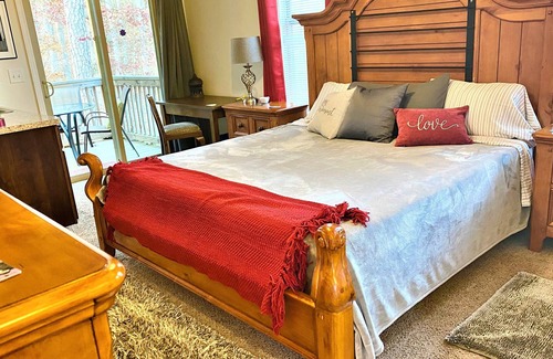 Dawsonville House | Newly furnished studio, easy access to the resort facilities.