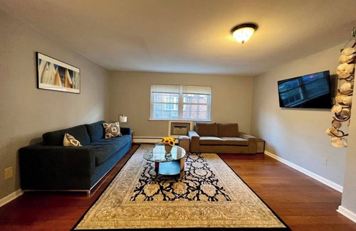 Stamford Apartment | Newly listed 1Bedroom Apartment close to train!