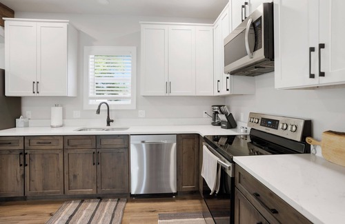 Sheridan House | Newly Re-Finished 2 bed, 1 bath close to downtown