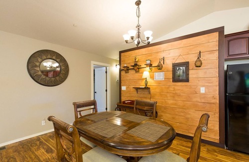 Humboldt Hill House | Newly Re-listed!🌲🏡 Hillcrest Hideaway- Tucked Away Cozy Comfort and Convenience 🌳