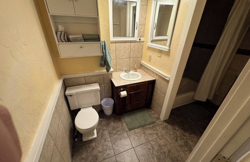 St. Anthony Apartment | Newly redecorated, vintage 2-bedroom apartment with WiFi in Saint Anthony