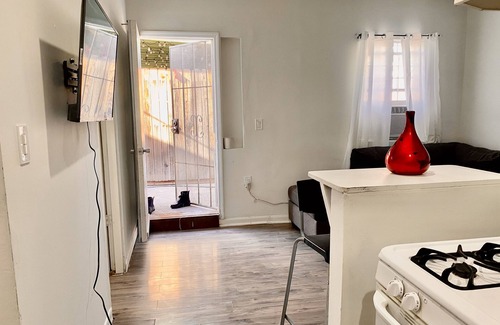 Mid City Apartment | Newly Redone Mid City converted GARAGE apartment