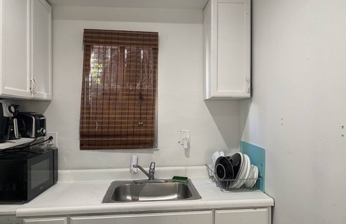 Mid City Apartment | Newly Redone Mid City converted GARAGE apartment