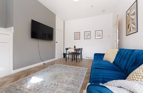 Newcastle-upon-Tyne Apartment | Newly Refurbished Flat|FREE Parking|3 Bedrooms|6 Guests