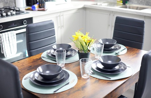 Oldham House | Newly Refurbished 2Bed In Oldham