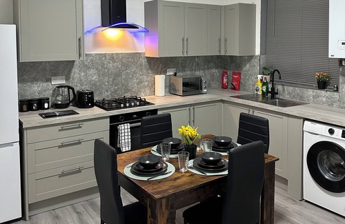 Oldham House | Newly Refurbished 2Bed In Oldham