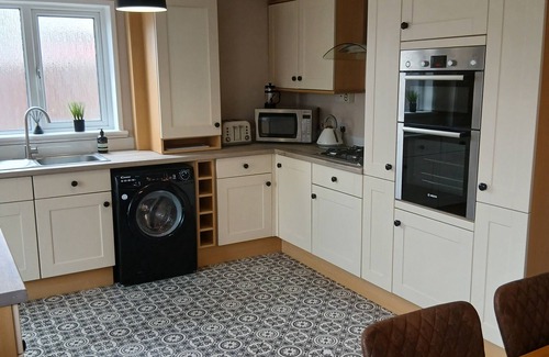 South Galson House | Newly Refurbished Bright, 3 Bedroom House in The Highland Capital